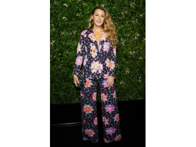 Blake Lively v pyžamovom kostýme Chanel je kráľovnou pohodlia