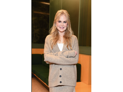Zabudnite na džínsy, sukňa Nicole Kidman (rovnako ako sveter) sa hodí ku všetkému.