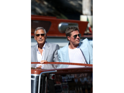 Brad Pitt a George Clooney, blízki ako vždy na filmovom festivale v Benátkach