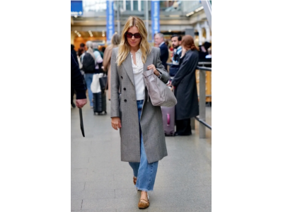 Sienna Miller v roztrhaných džínsoch a baletných lodičkách: ležérny boho vzhľad na jar 2025