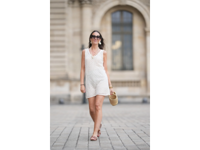 Papuče Oran od Hermès sú a vždy budú symbolom minimalistickej letnej elegancie.