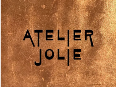 Angelina Jolie so svojou prvou módnou kolekciou